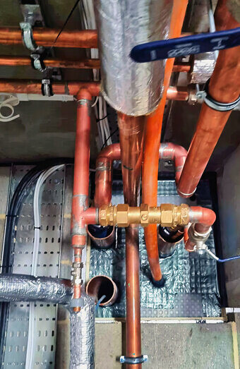 https://plumberduncraig.com.au/uploads/2025/06/commercial-plumbing-390382.jpg
