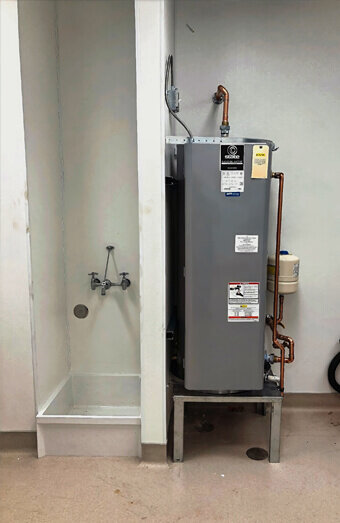 https://plumberduncraig.com.au/uploads/2025/06/hot-water-257755.jpg