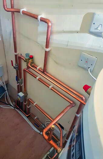 https://plumberduncraig.com.au/uploads/2025/06/hot-water-301986.jpg