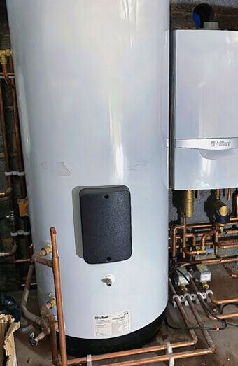 https://plumberduncraig.com.au/uploads/2025/06/hot-water-410504.jpg